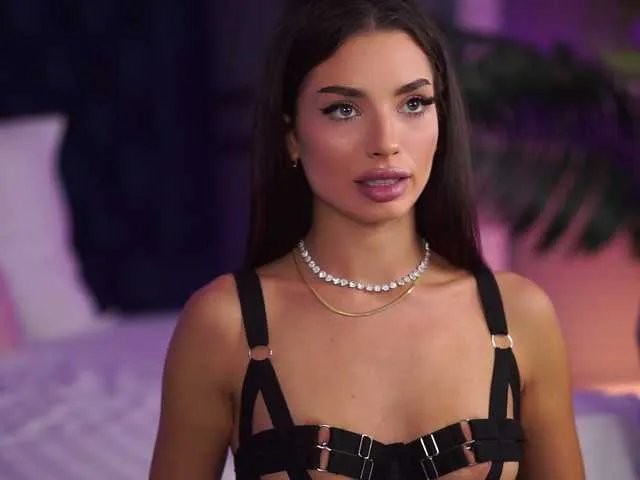 Freechat LalaRoze on BongaCams