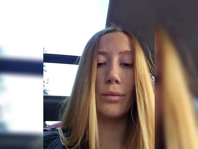 Offline lana-lana03 on BongaCams