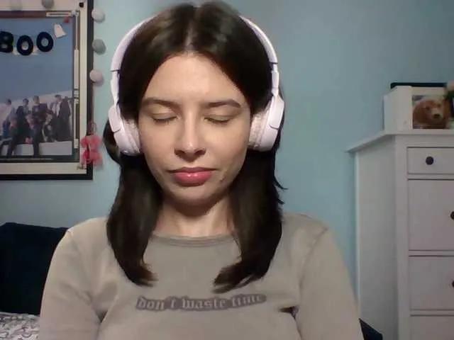 Offline Larice on BongaCams