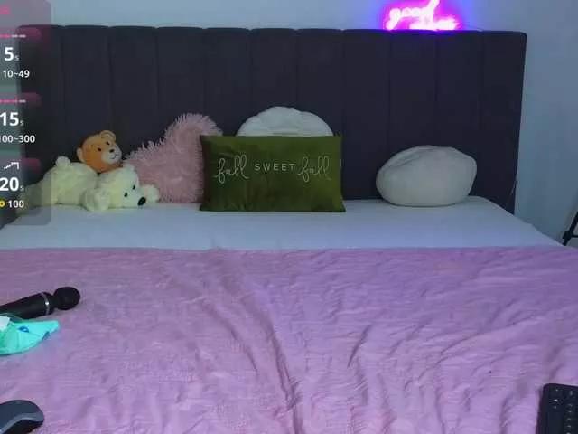 Offline LauraMirage on BongaCams