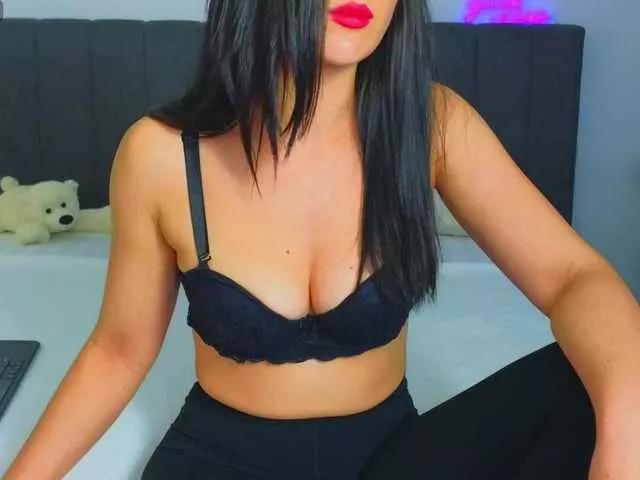 Offline LauraMirage on BongaCams