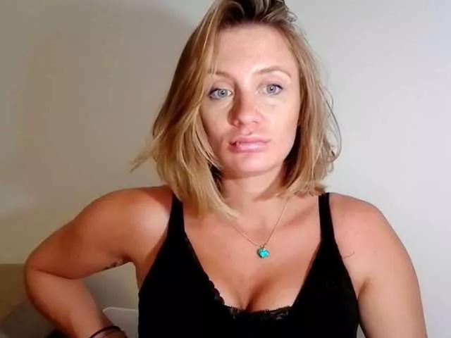 Offline Lenadate on BongaCams