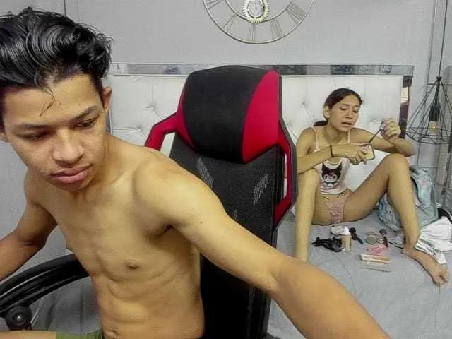 Offline leslieanddrako on BongaCams