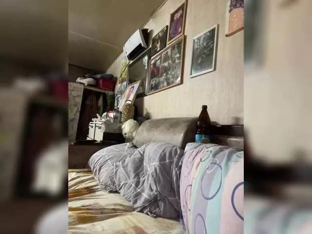 Offline Letti28 on BongaCams