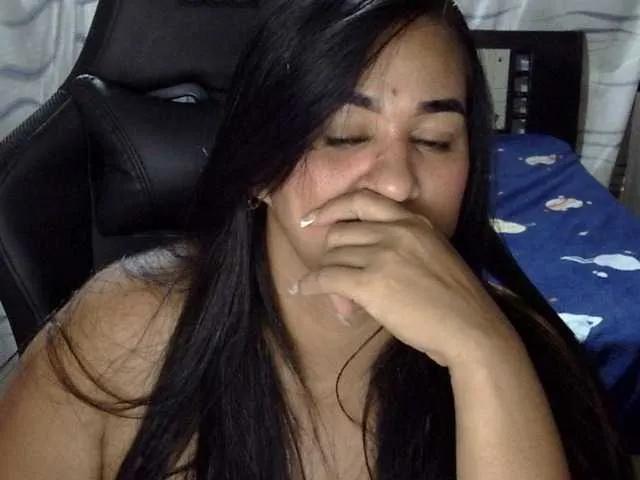 Offline Letty33 on BongaCams