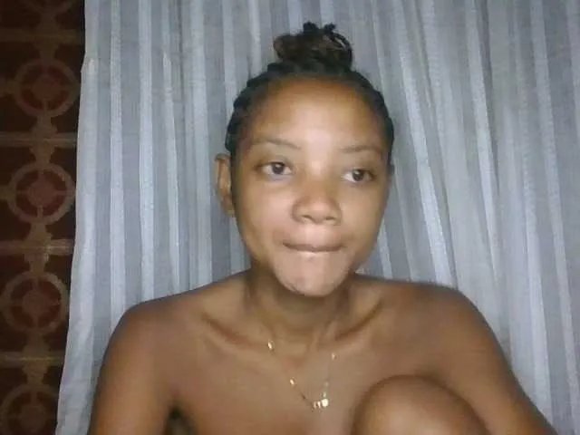 Offline Licieol on BongaCams