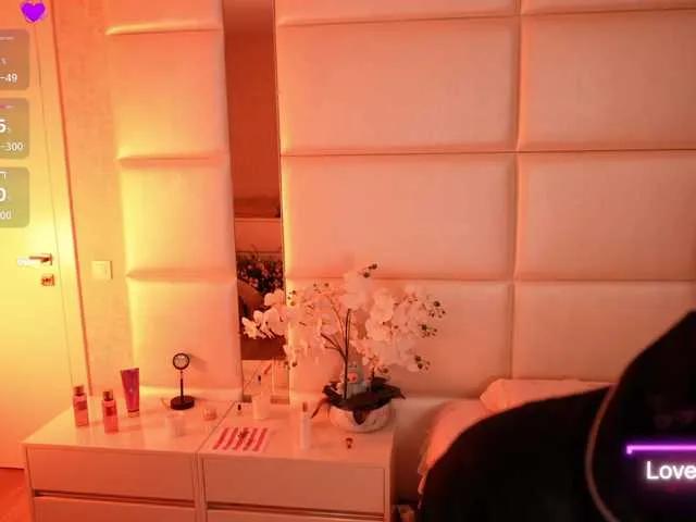 Offline LilyColins on BongaCams