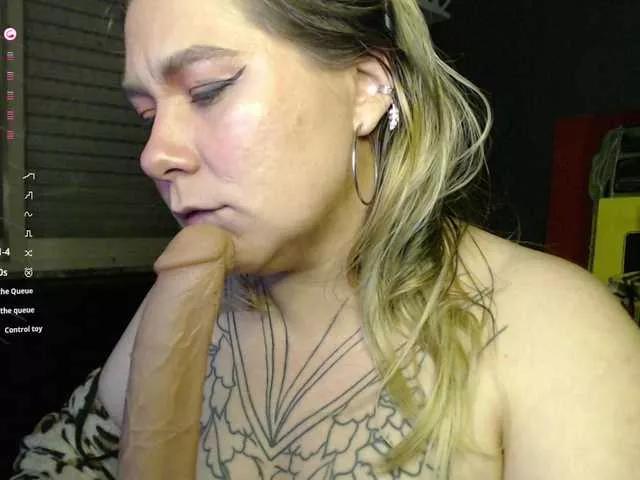 Offline Lilye on BongaCams