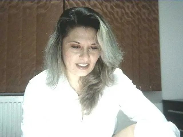 Offline lionessmom on BongaCams