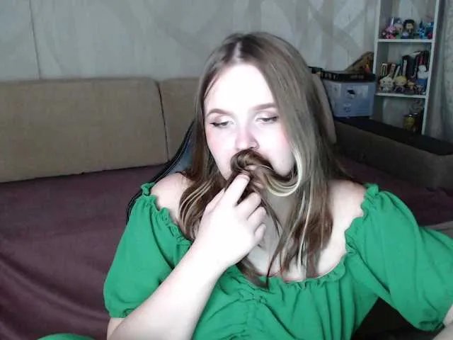 Offline Lizzi-Peach on BongaCams