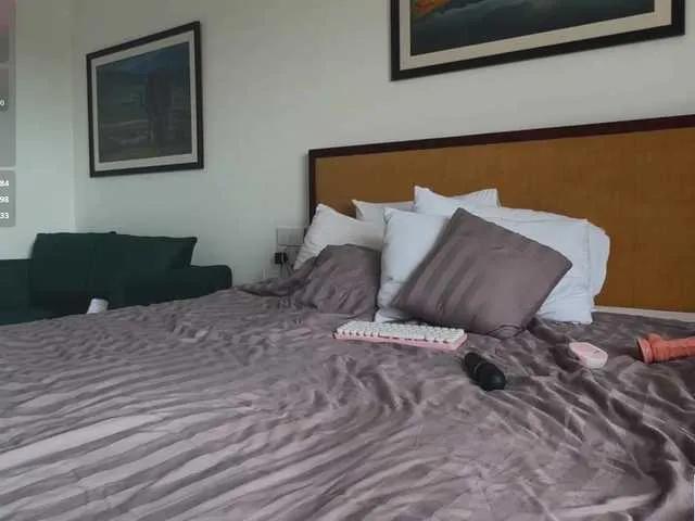 Offline Lizzymeoww on BongaCams