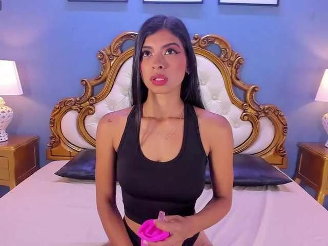 Offline LolaPierce on BongaCams