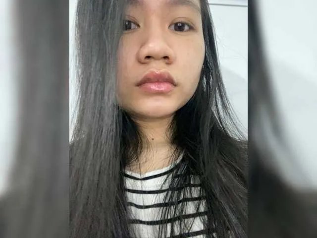 Offline Lovefeetnude-1 on BongaCams