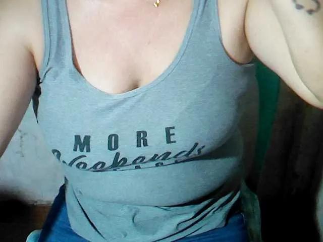 Offline lovelylovelybabexx on BongaCams