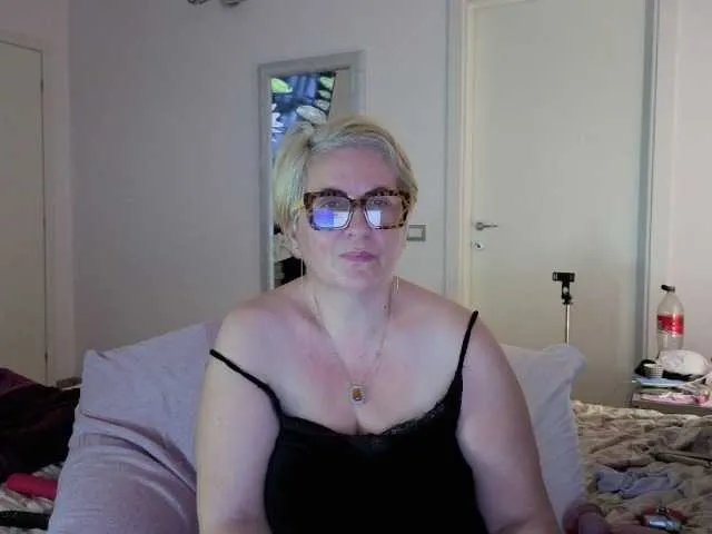 Offline LuanaSexxxy on BongaCams