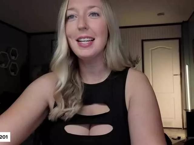 Freechat lucyallen4201 on BongaCams