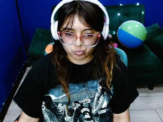 Offline luisabunny on BongaCams