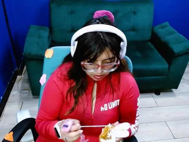 Offline luisabunny on BongaCams