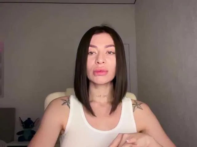 Offline Lunadesire on BongaCams