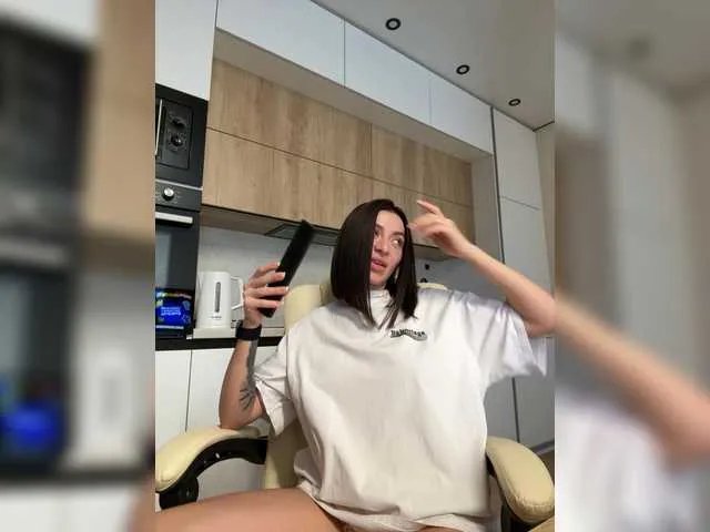 Offline Lunadesire on BongaCams