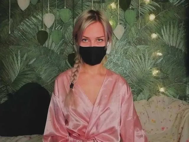 Offline Meeeeow on BongaCams