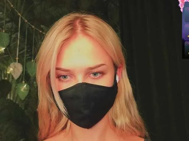 Offline Meeeeow on BongaCams