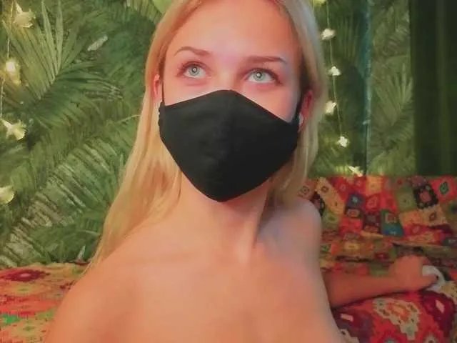 Offline Meeeeow on BongaCams