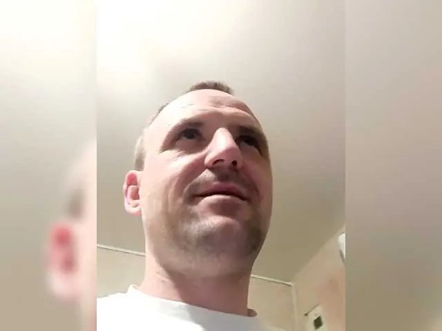 Offline Meri1994 on BongaCams