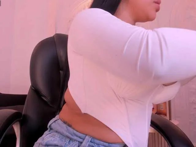 MiaRoberts1 on BongaCams