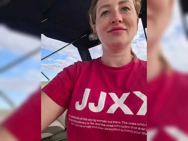 Offline MOLLY-7 on BongaCams