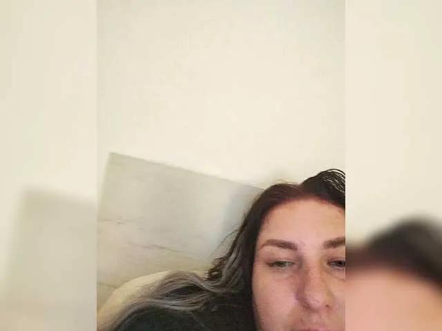 Offline MonicaMilf on BongaCams