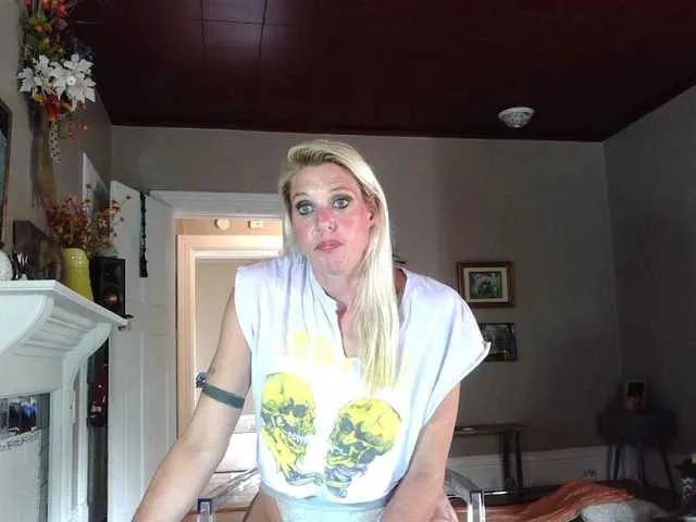 Offline mylfGlama on BongaCams