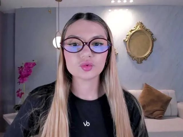 NiaHolland on BongaCams