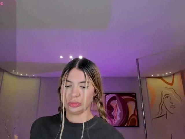 NiaHolland on BongaCams