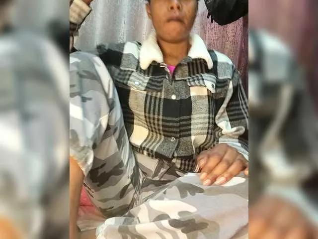 Offline Petite-mpenzi on BongaCams