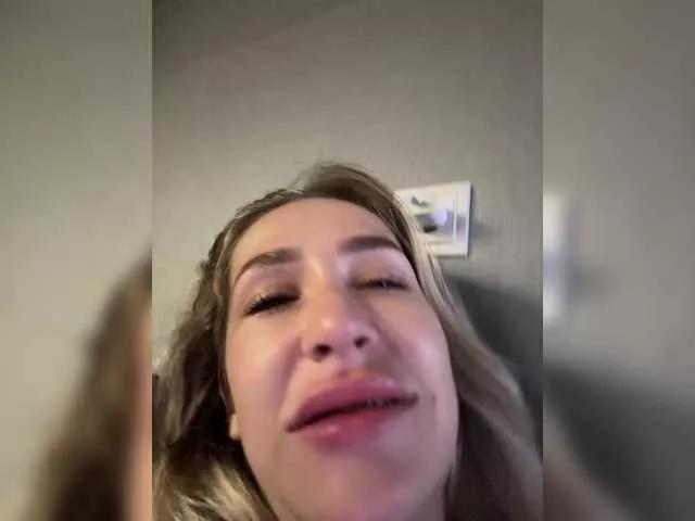 Freechat QueenKing on BongaCams