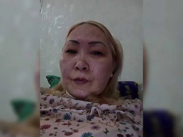 Qweentis on BongaCams 