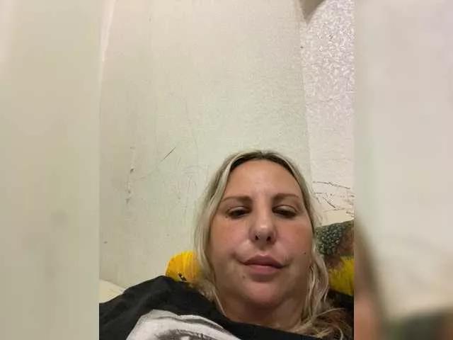 Offline Roksi-8 on BongaCams