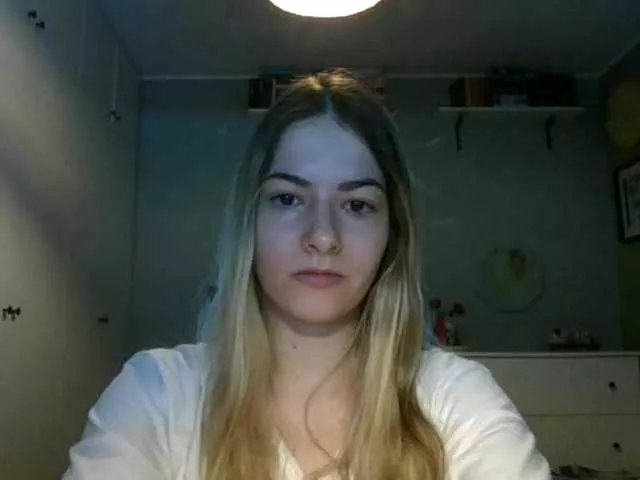Offline RosieJune on BongaCams