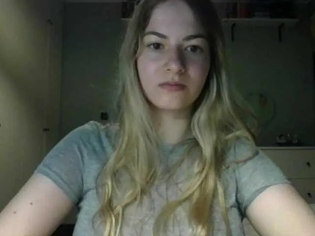 Offline RosieJune on BongaCams
