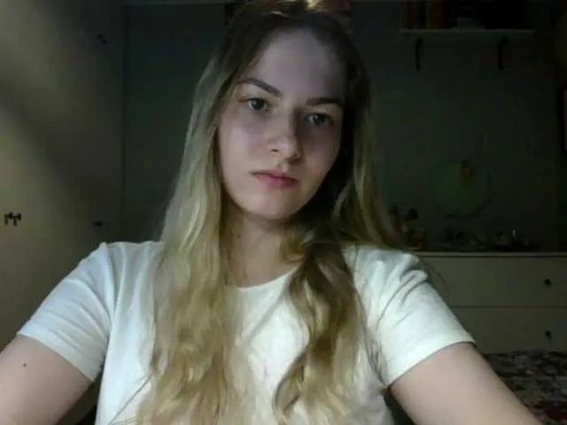 Offline RosieJune on BongaCams