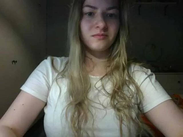 Offline RosieJune on BongaCams