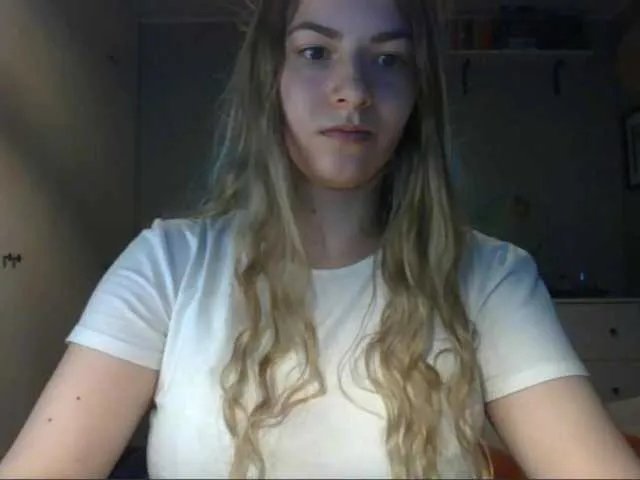 Offline RosieJune on BongaCams