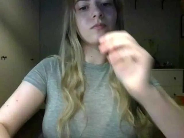 Offline RosieJune on BongaCams