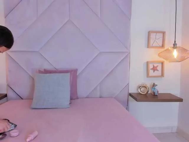 Freechat roxana-mill on BongaCams