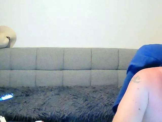 Offline RuxandraDanny on BongaCams