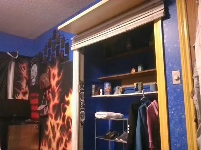 Offline S3xylilplaytoy69 on BongaCams