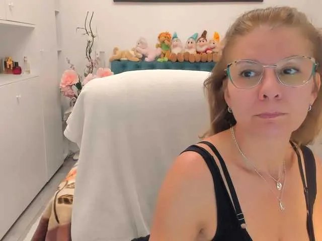 Offline SalomeJade on BongaCams
