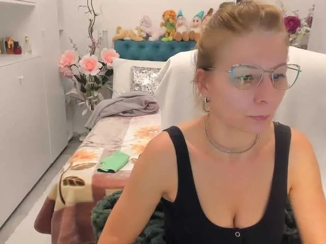 Offline SalomeJade on BongaCams