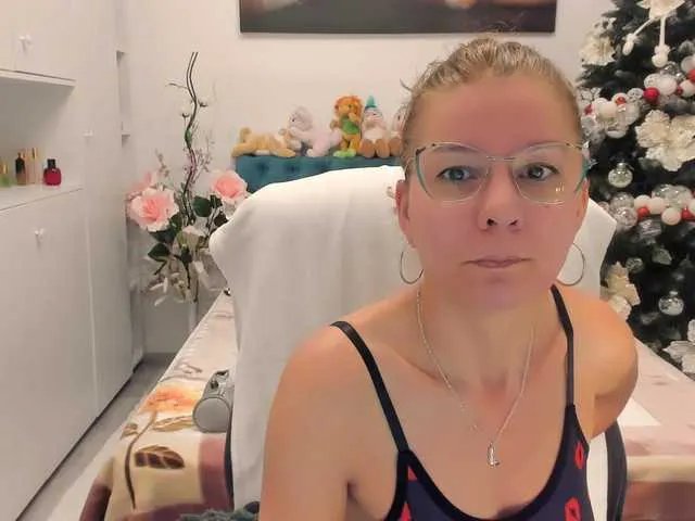 Offline SalomeJade on BongaCams